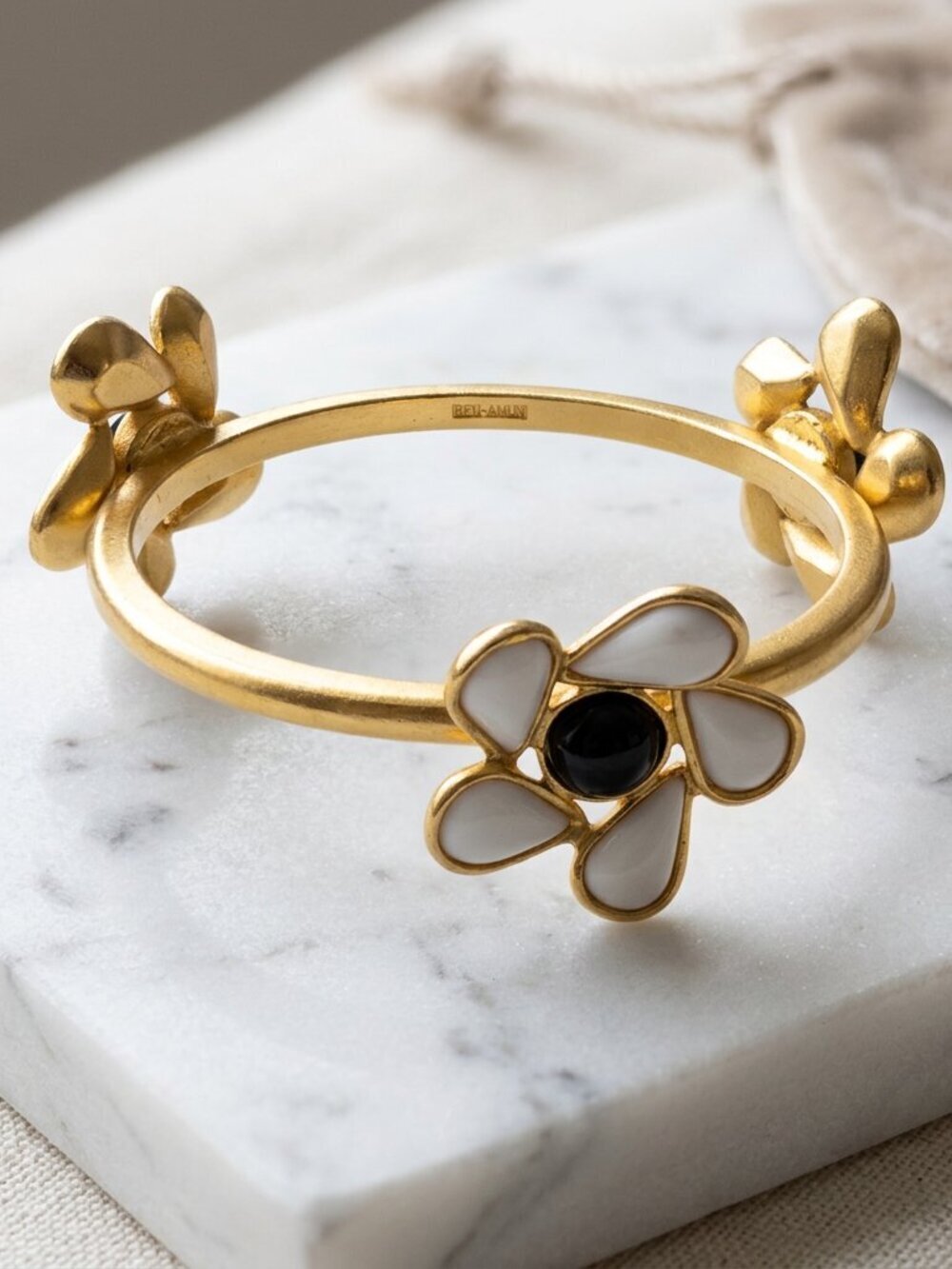 RARE Ben-Amun NWOT 24K Gold Plated Enamel Floral Bangle Bracelet Daphne Floral